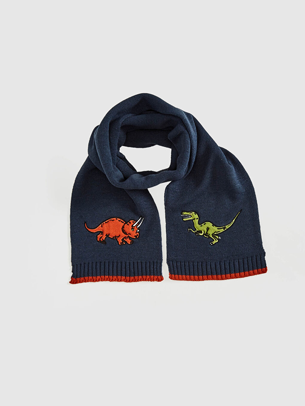 سكارف ولادي بطبعة ديناصور