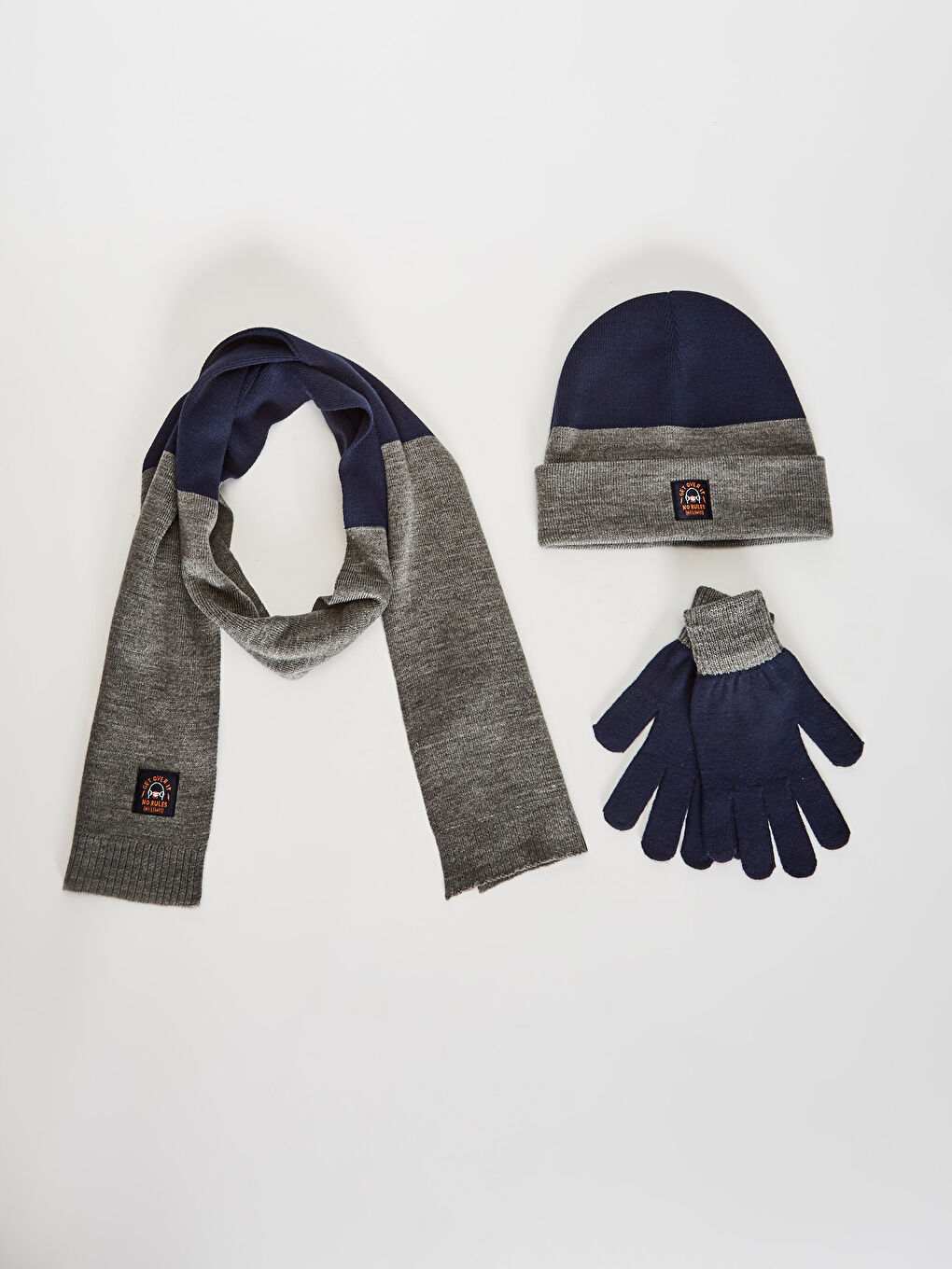 Gri Erkek Çocuk Triko Atkı Bere ve Eldiven