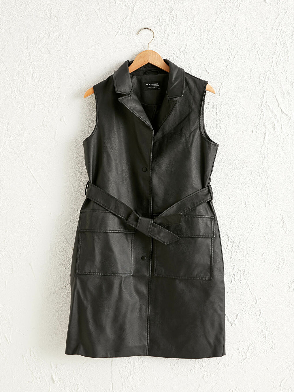 Siyah Deri Görünümlü Kuşaklı Yelek