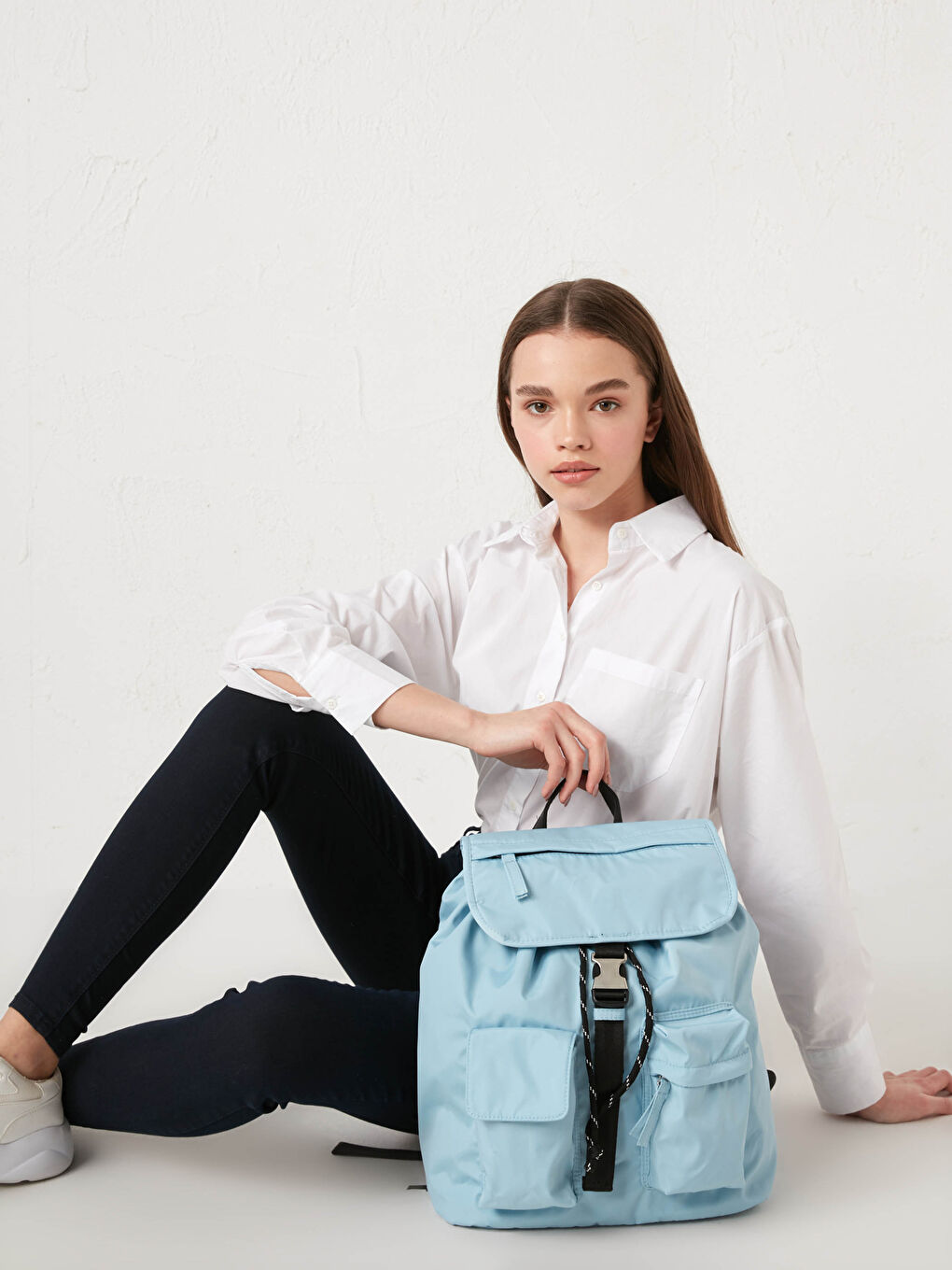 Rucsac cu Detalii de Buzunar și Șnur-1