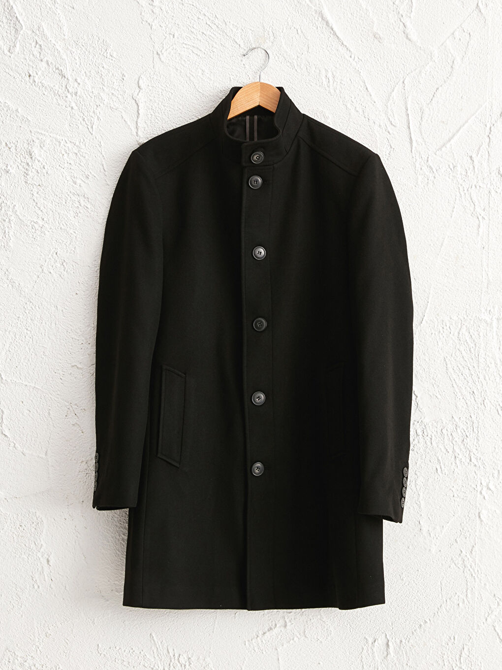 Siyah Dik Yaka Kalın Kaşe Kaban