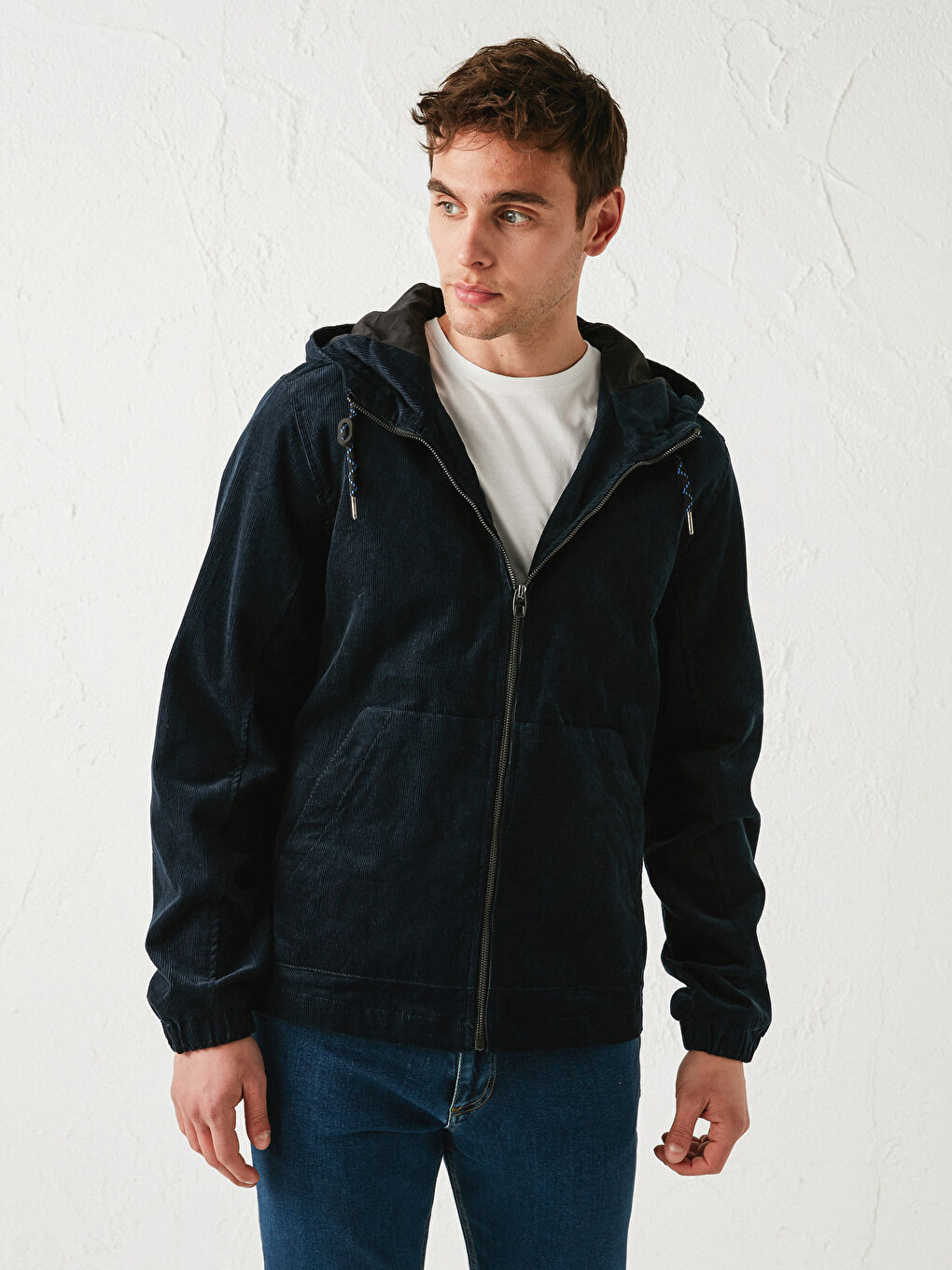 Lacivert Dik Yaka Kapüşonlu İnce Mont