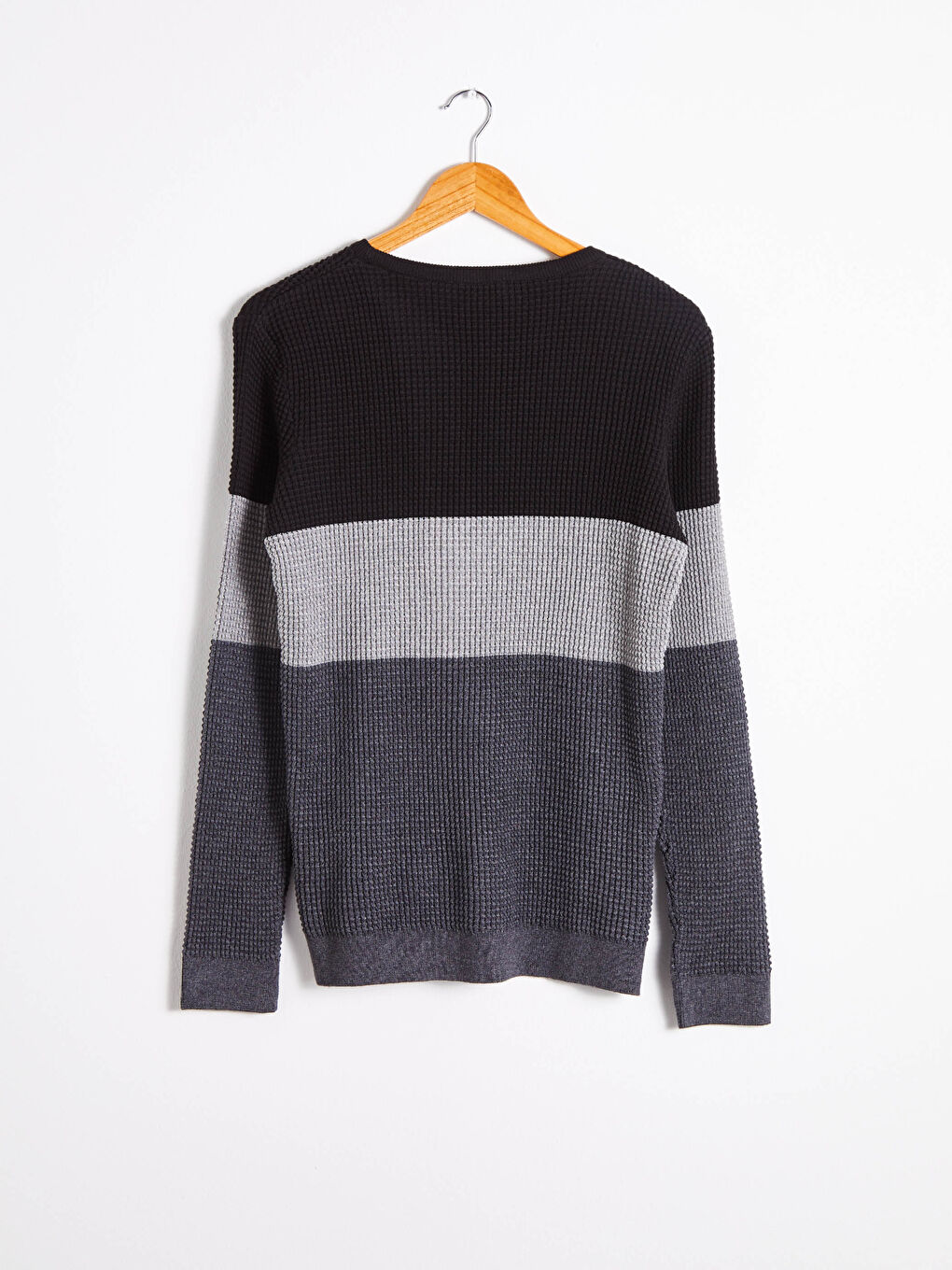 Светр із кольоровими блоками з легкого трикотажу-4