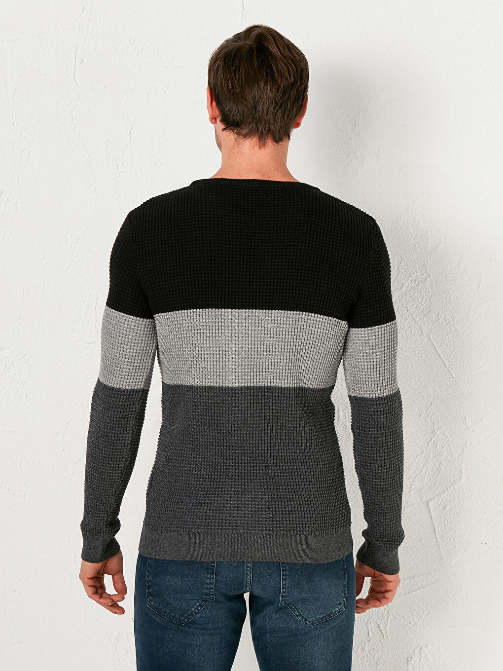 Светр із кольоровими блоками з легкого трикотажу-2