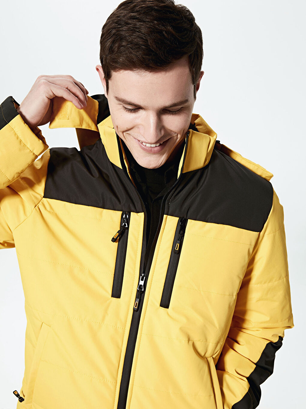 Sarı Dik Yaka Kapüşonlu Kayak Montu-2