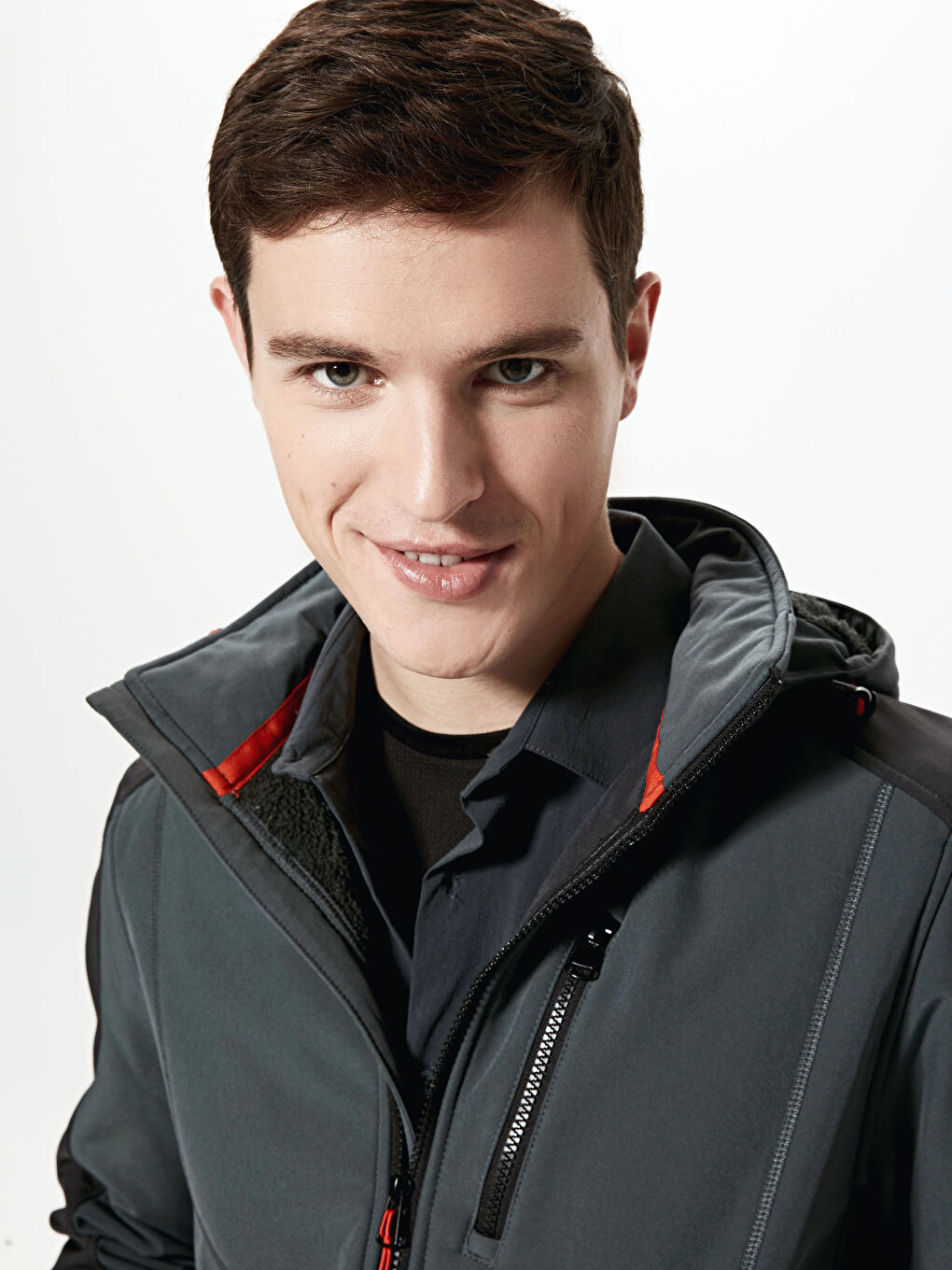 Coupe-vent à Capuche pour Hommes avec Col Cheminée-1