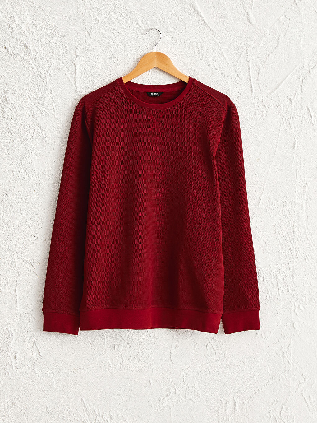 سويت شيرت سادة بياقة دائرية ومقاس مريح