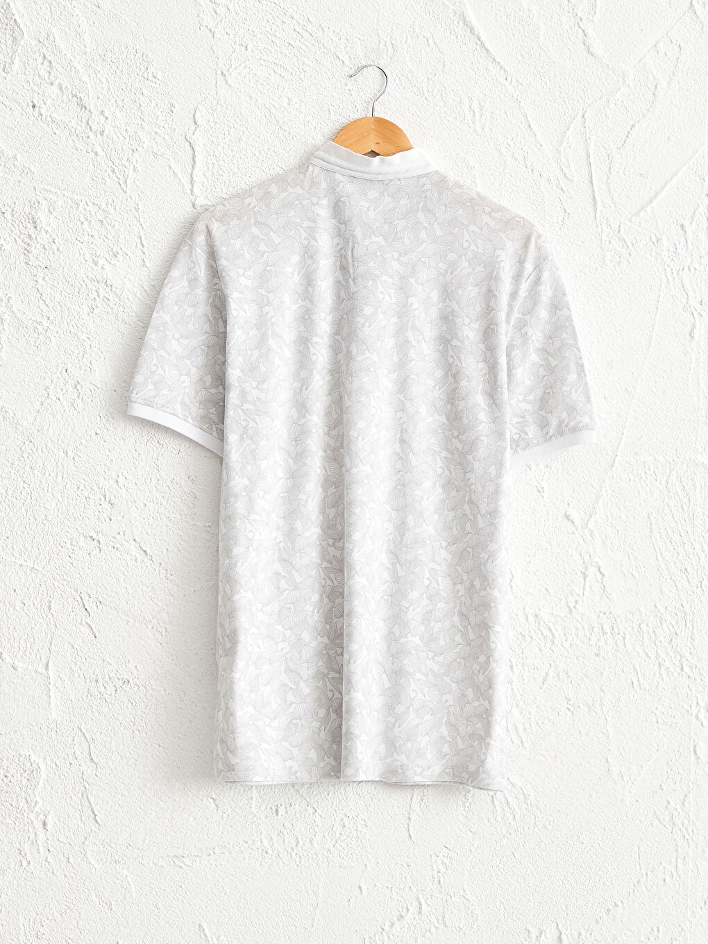 تيشيرت قطن مطبوع بياقة واسعة وكم قصير-3