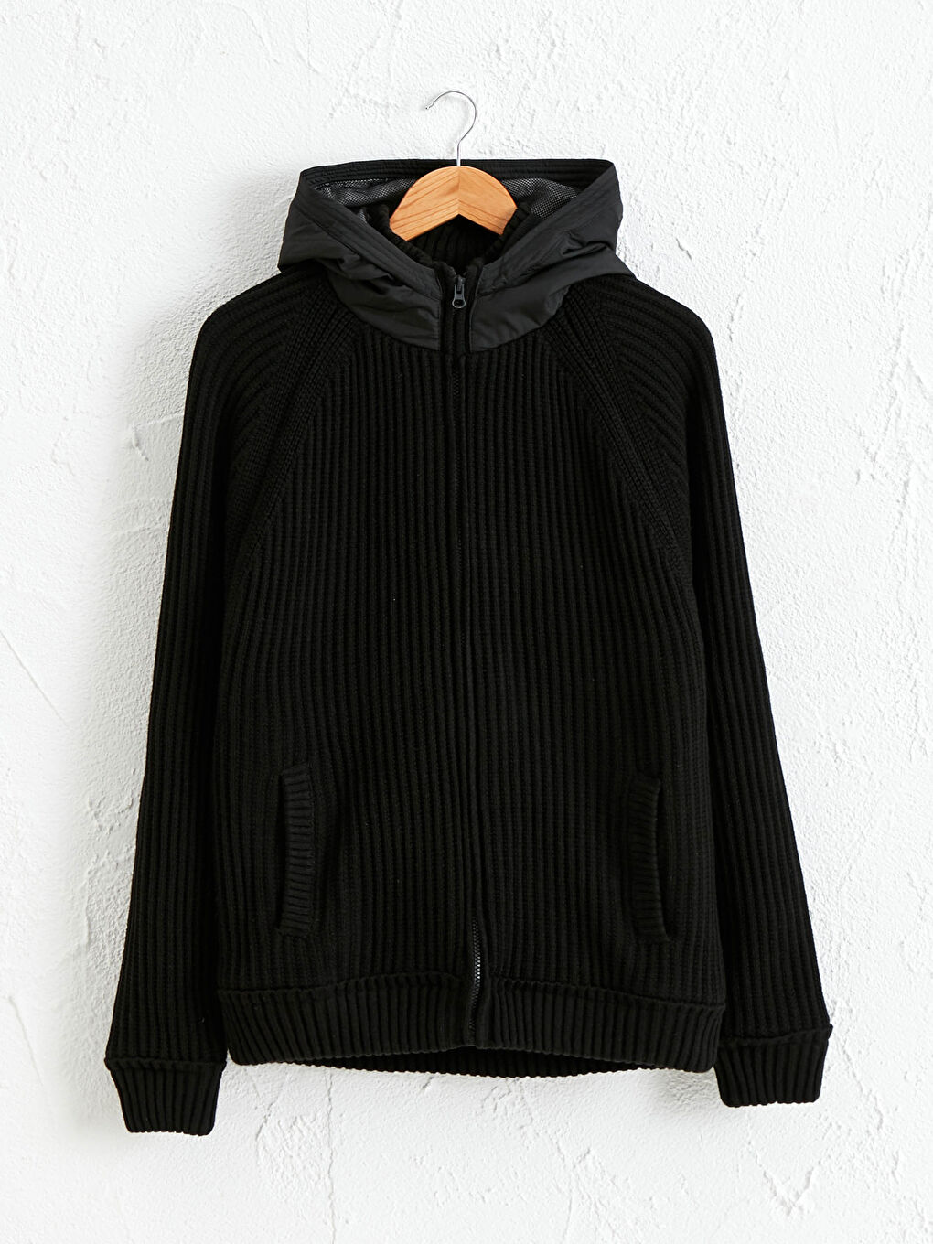 Siyah Kapüşonlu Fermuarlı Triko Hırka