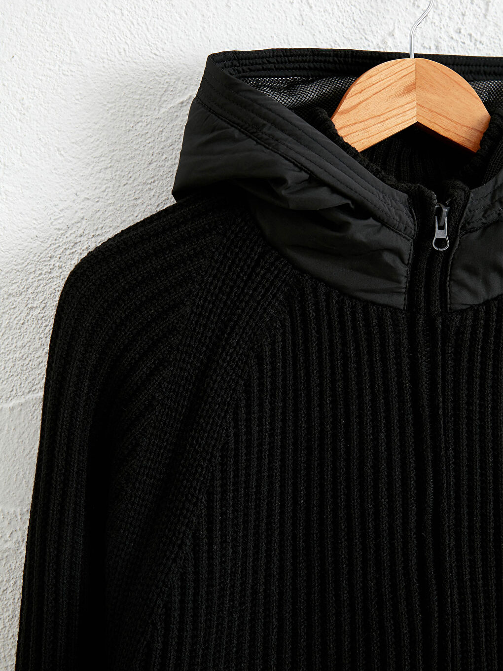 Siyah Kapüşonlu Fermuarlı Triko Hırka-3