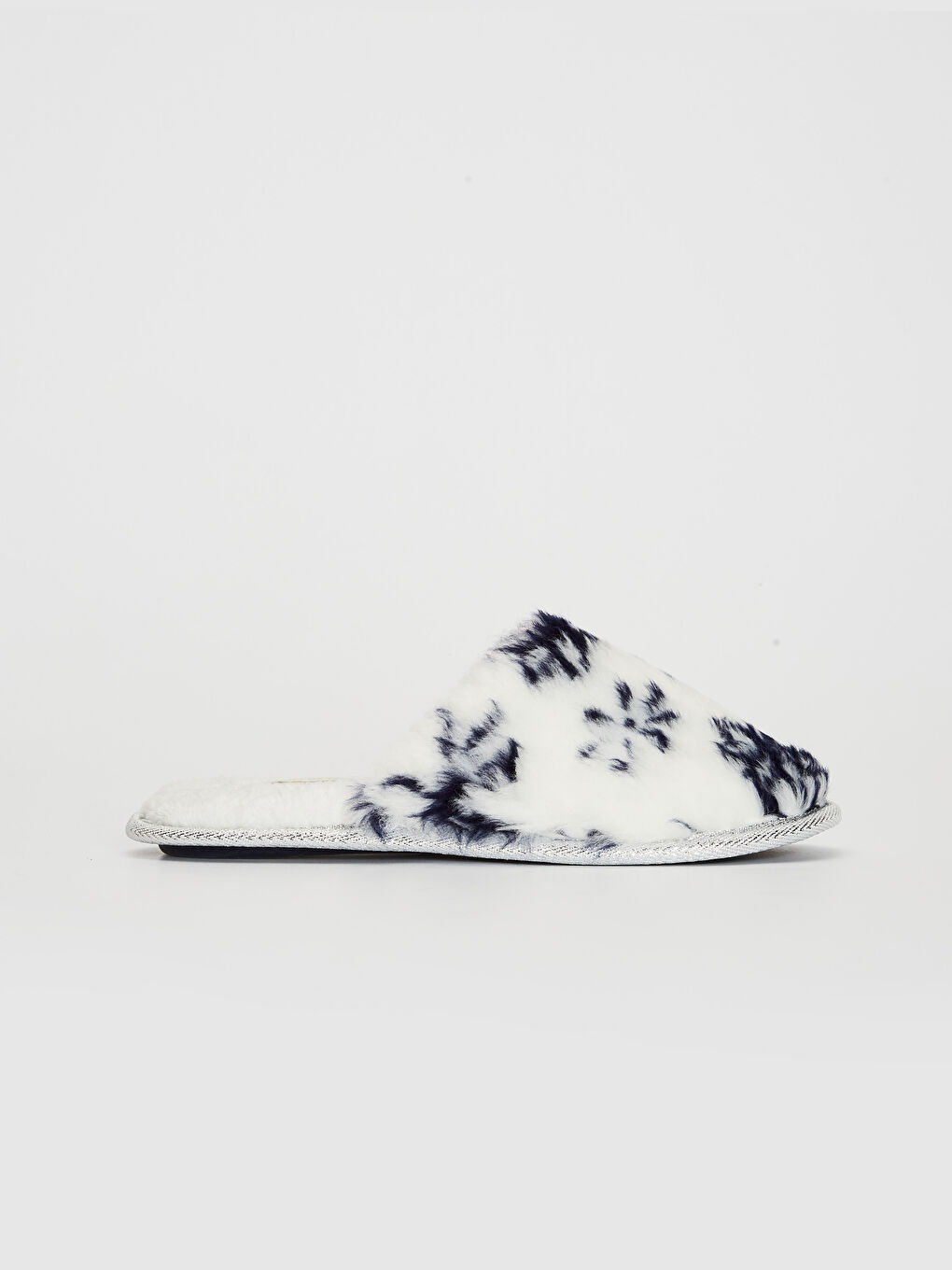 Beyaz Kadın Desenli Pelüş Ev Terliği