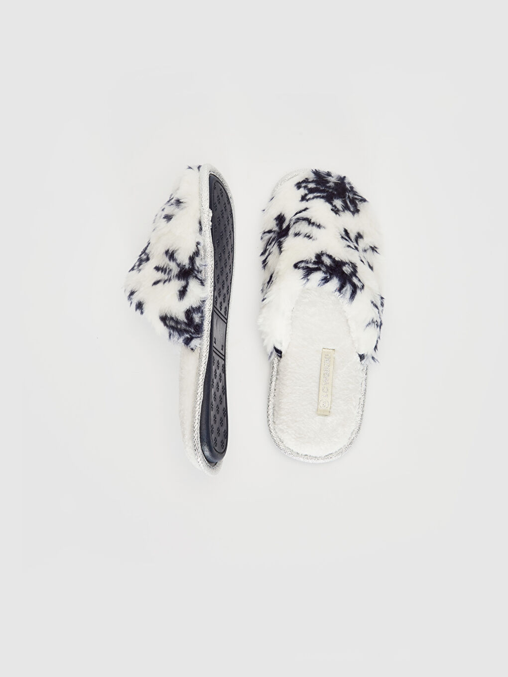 Beyaz Kadın Desenli Pelüş Ev Terliği-1