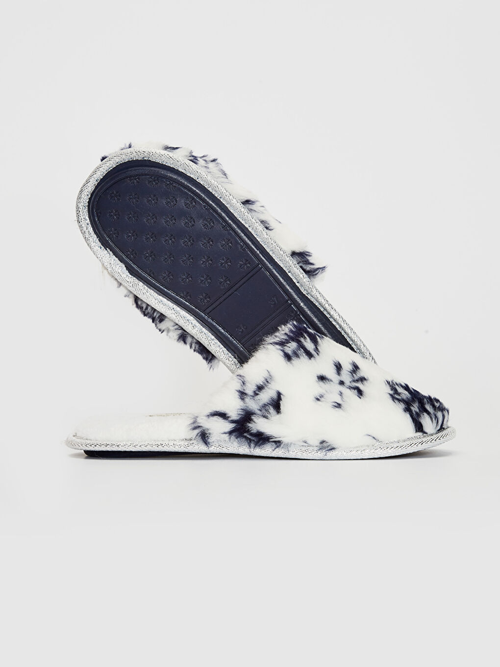 Beyaz Kadın Desenli Pelüş Ev Terliği-2