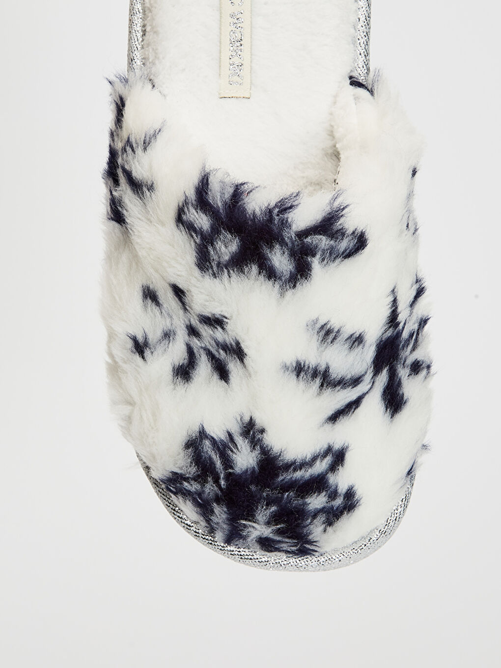 Beyaz Kadın Desenli Pelüş Ev Terliği-4