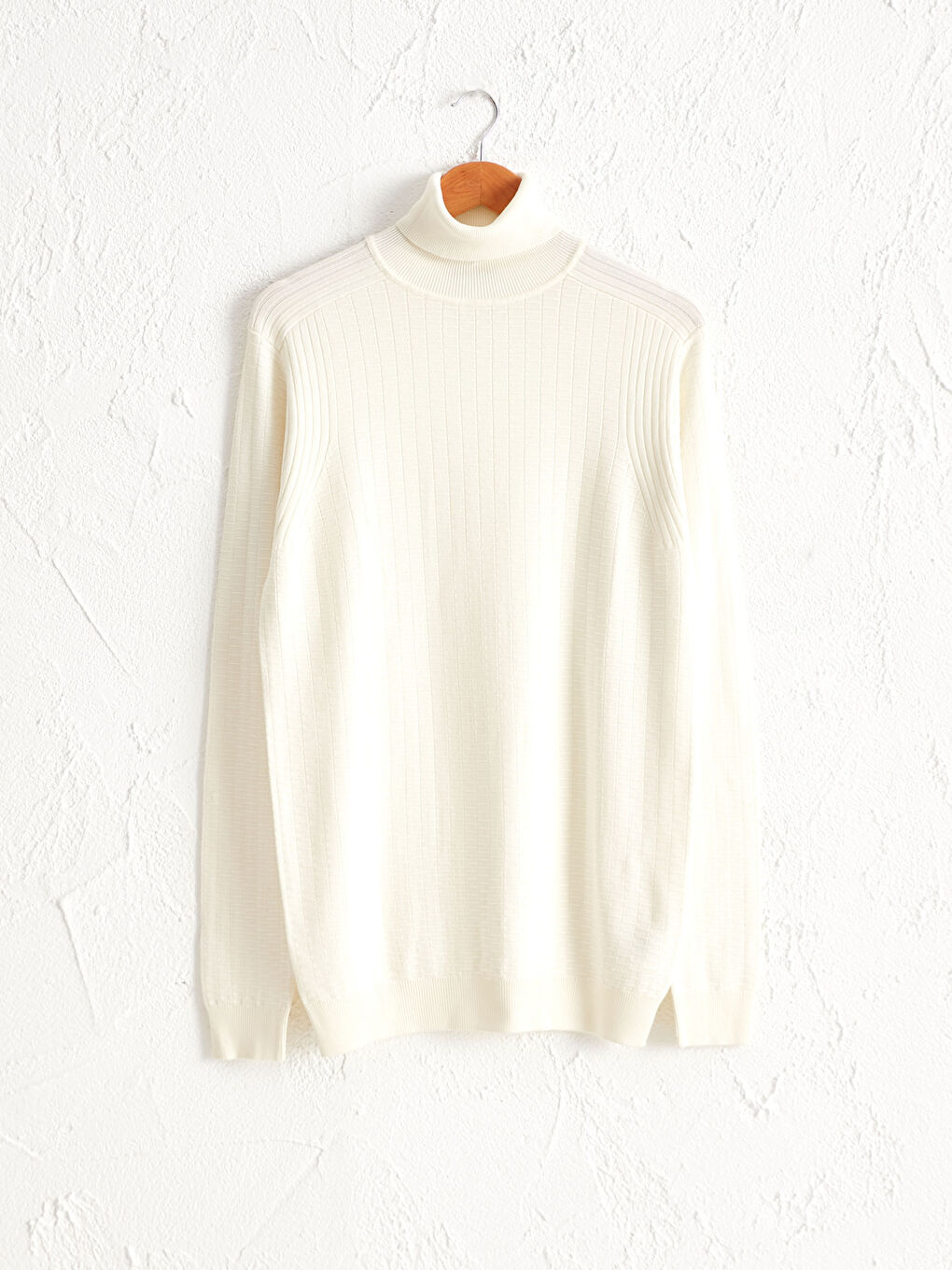 биік жағалы жұқа трикотаж жемпір