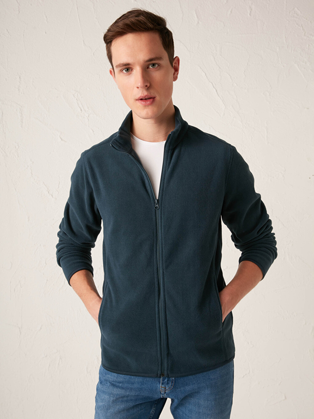 LCWAIKIKI Basic Vertical Collar Thick Fleece Cardigan - 0W6006Z8