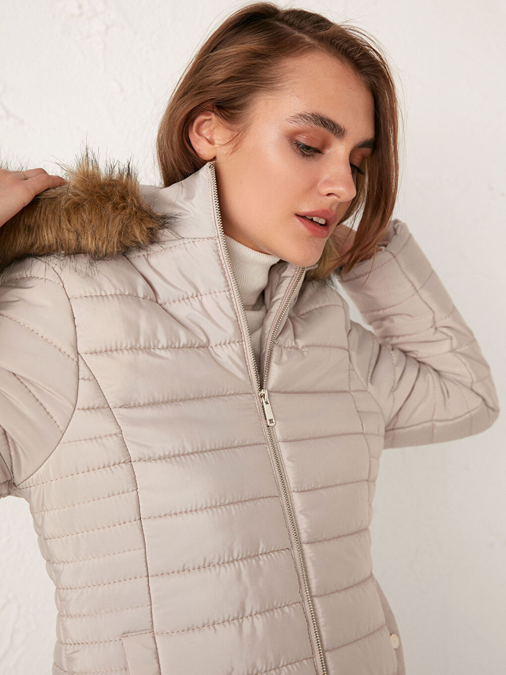 Bej Kapüşonlu Uzun Kollu Kadın Kapüşonlu Şişme Mont-2