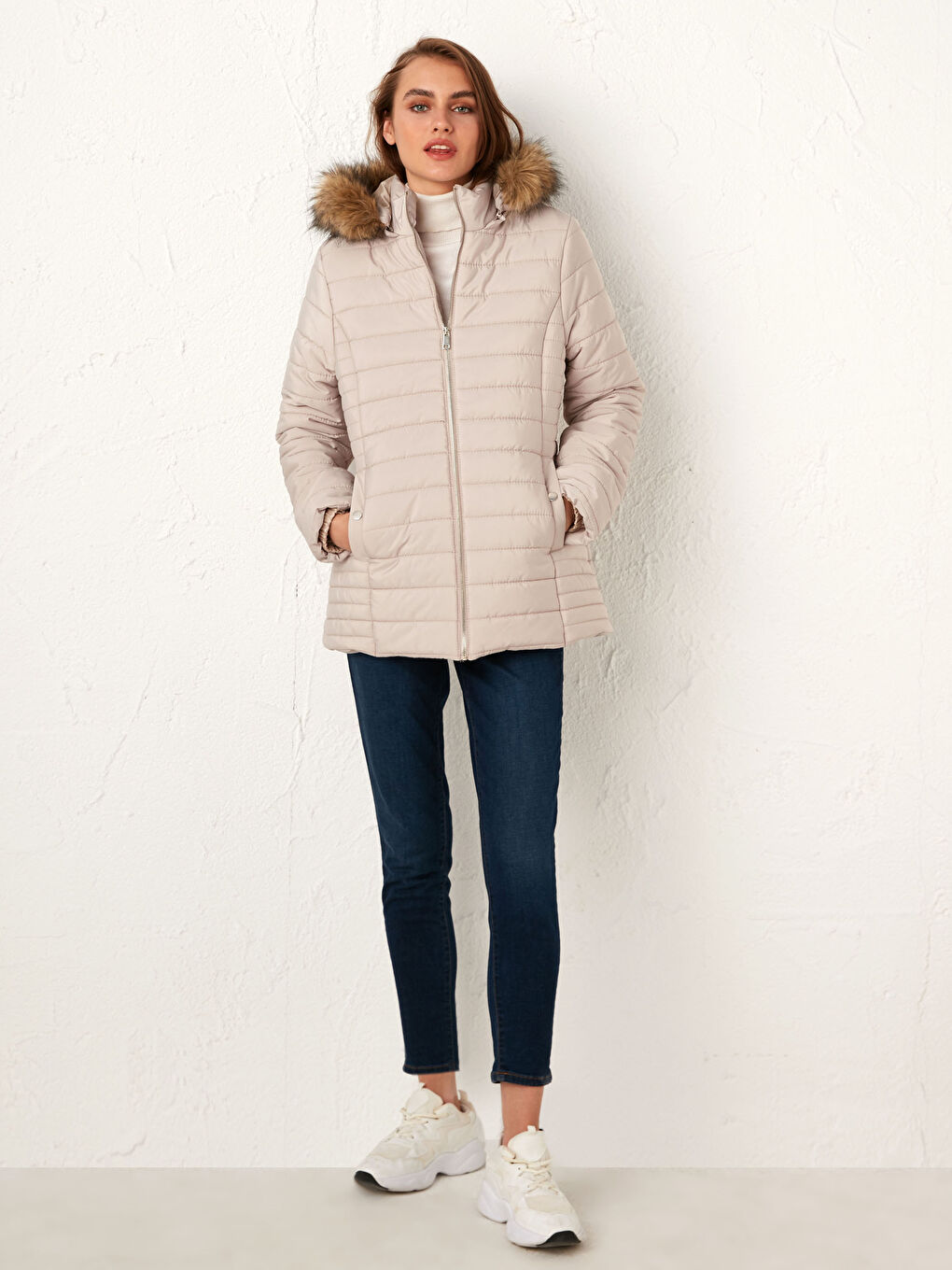 Bej Kapüşonlu Uzun Kollu Kadın Kapüşonlu Şişme Mont-3
