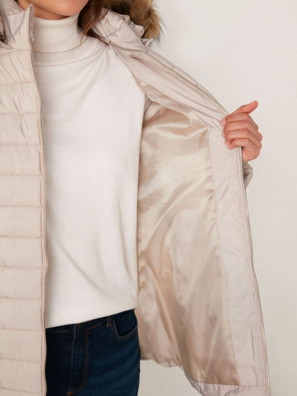 Bej Kapüşonlu Uzun Kollu Kadın Kapüşonlu Şişme Mont-4