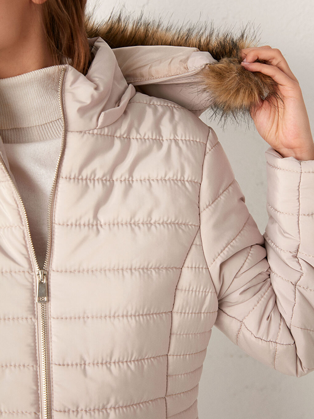 Bej Kapüşonlu Uzun Kollu Kadın Kapüşonlu Şişme Mont-5