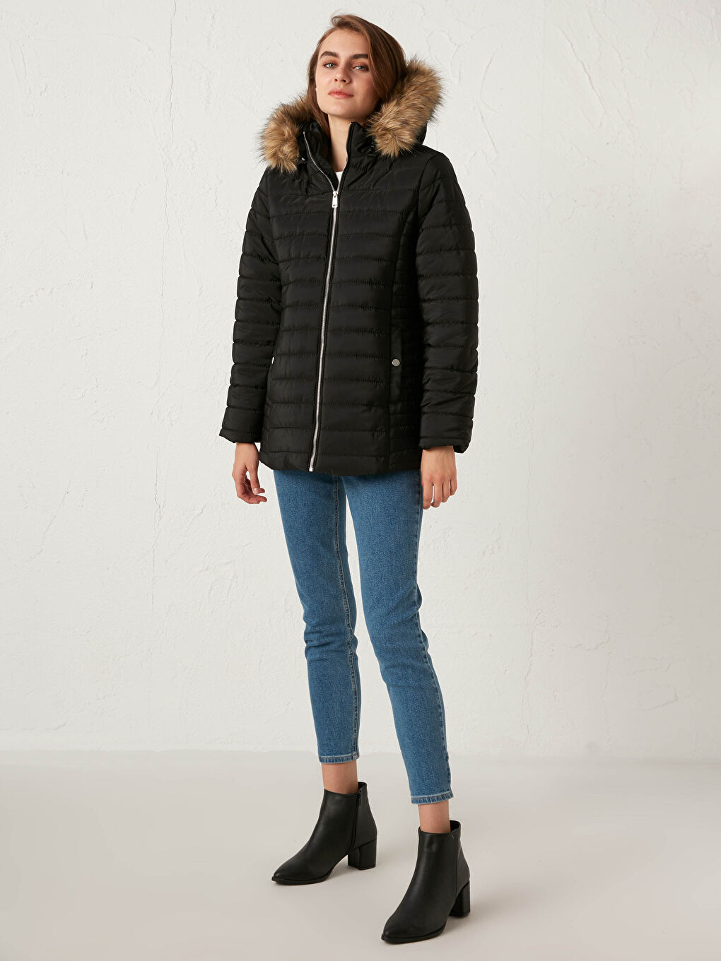 Siyah Kapüşonlu Uzun Kollu Kadın Kapüşonlu Şişme Mont-3