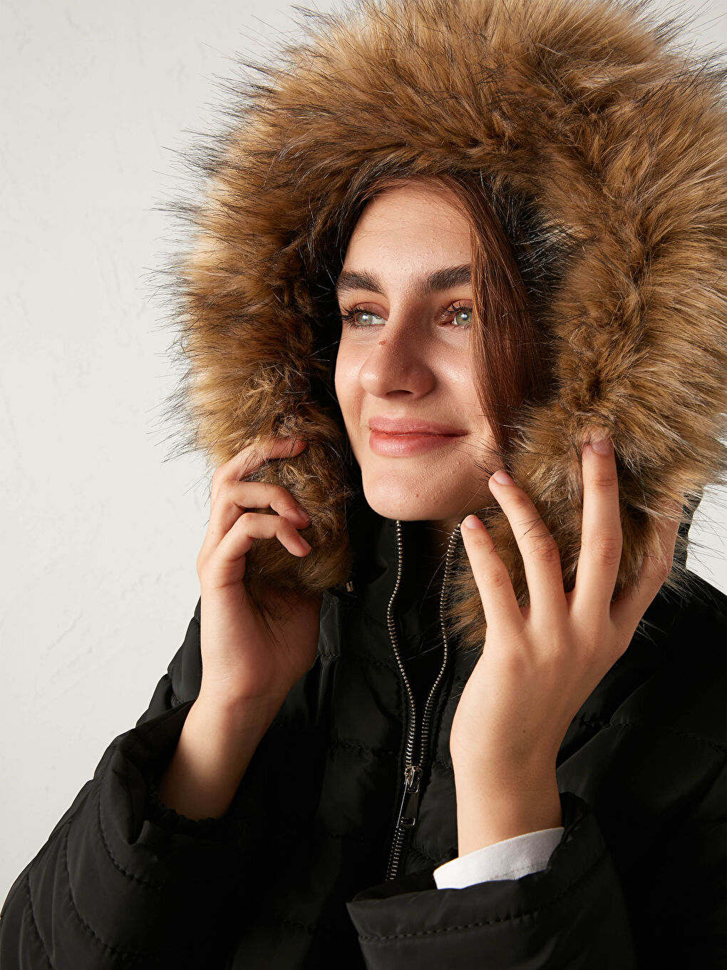 Siyah Kapüşonlu Uzun Kollu Kadın Kapüşonlu Şişme Mont-6