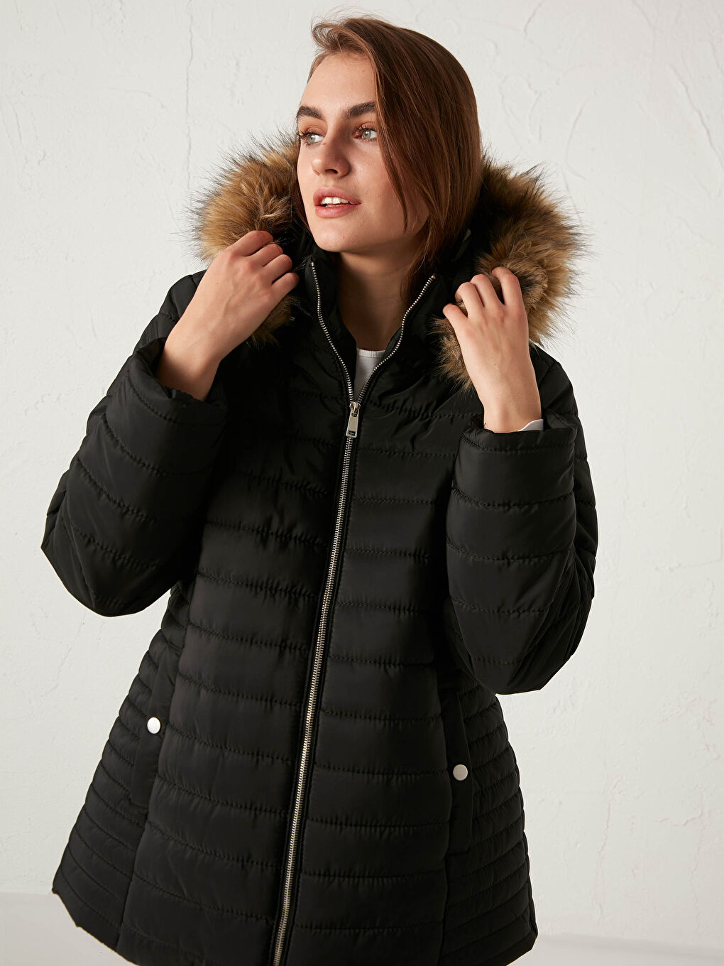 Siyah Kapüşonlu Uzun Kollu Kadın Kapüşonlu Şişme Mont-7