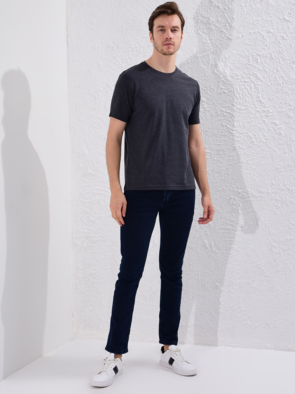 Antrasit Bisiklet Yaka Basic Kısa Kollu Tişört-1