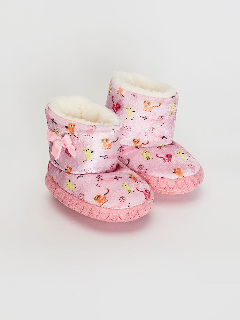 Сәбиге арналған қыз балаға астарымен үйге арналған жүрмейтін етік