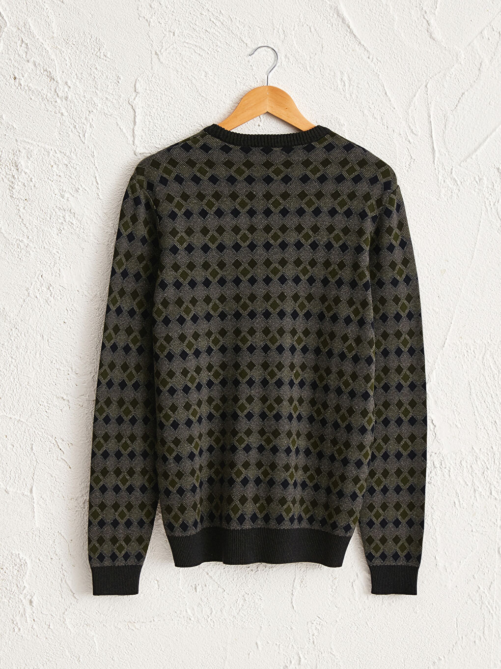 LCWAIKIKI Classic Crew Neck Argyle Lightweight Tricot Jumper -0W6918Z8-CRR