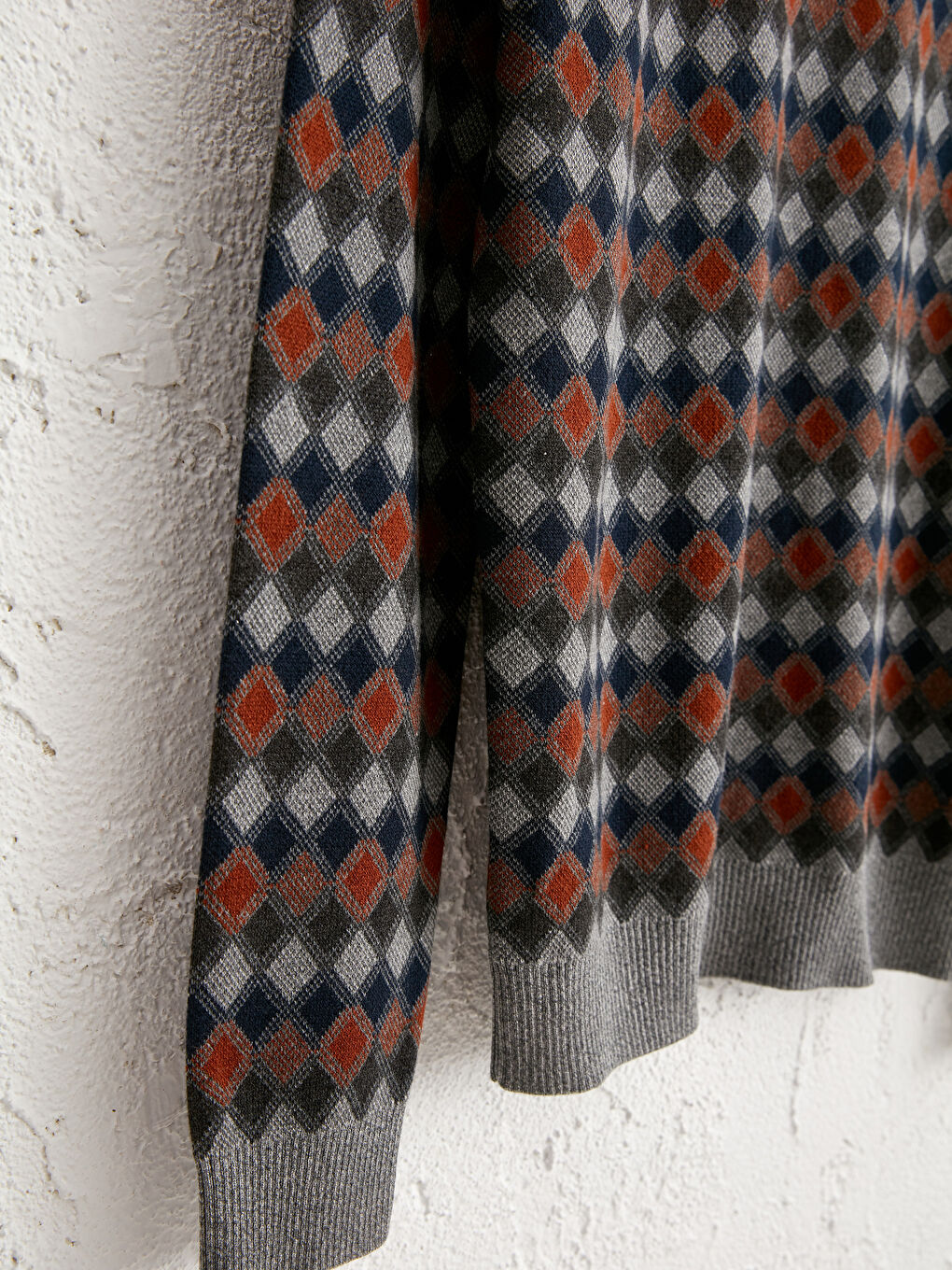 LCWAIKIKI Classic Crew Neck Argyle Lightweight Tricot Jumper -0W6918Z8-HVG