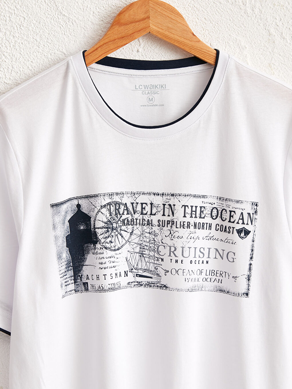 Футболка с круглым вырезом и принтом-4