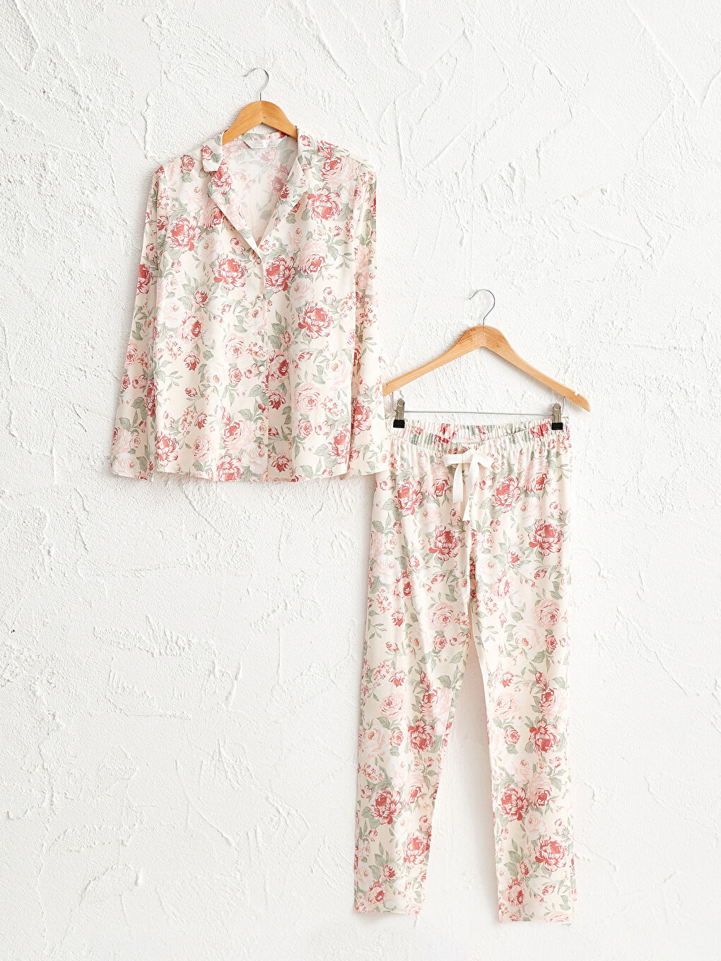 Pembe Çiçek Desenli Pijama Takımı