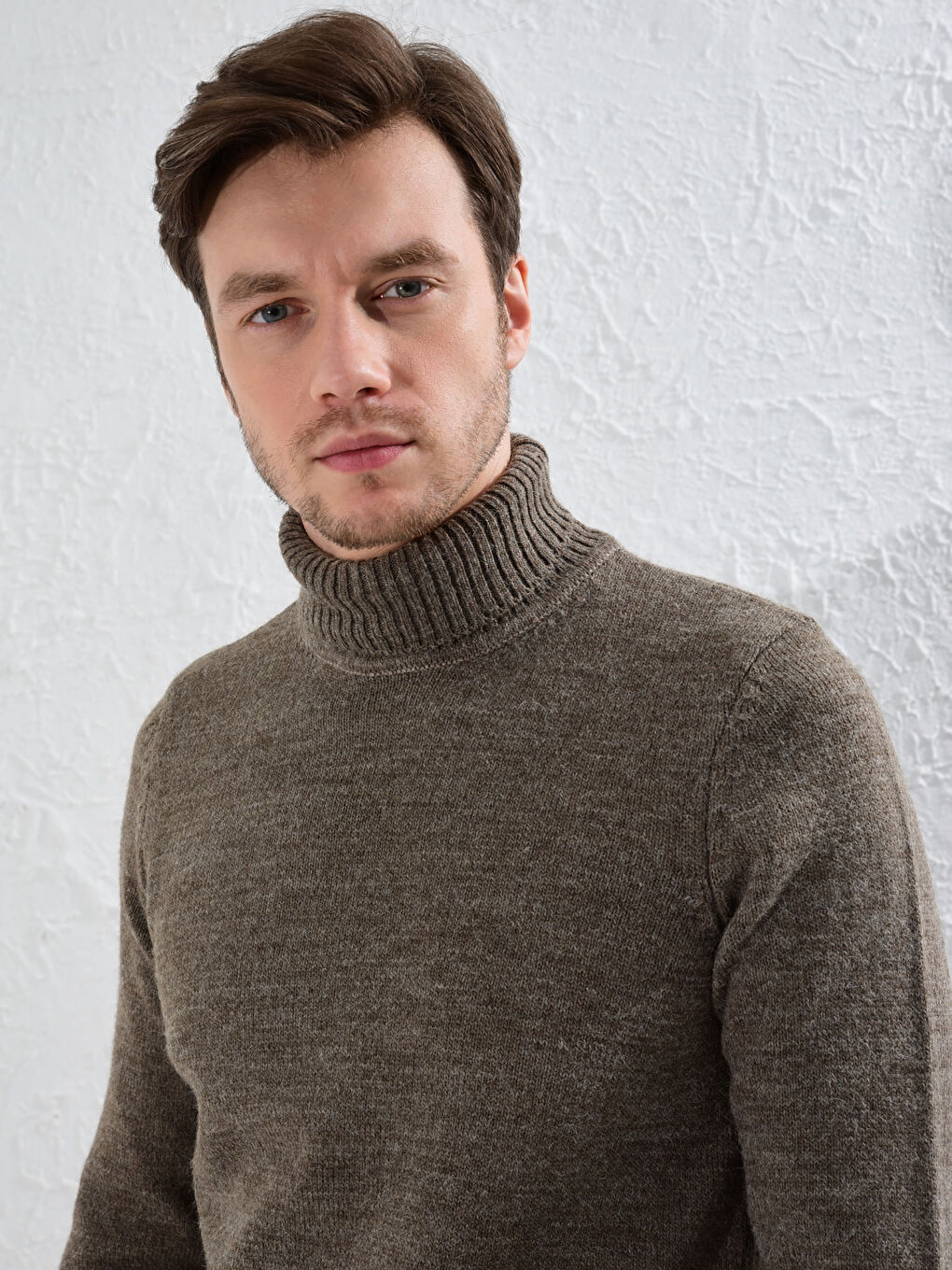 LC Waikiki Turtleneck Basic Heavy Tricot Jumper -0W7492Z8-D5Q
