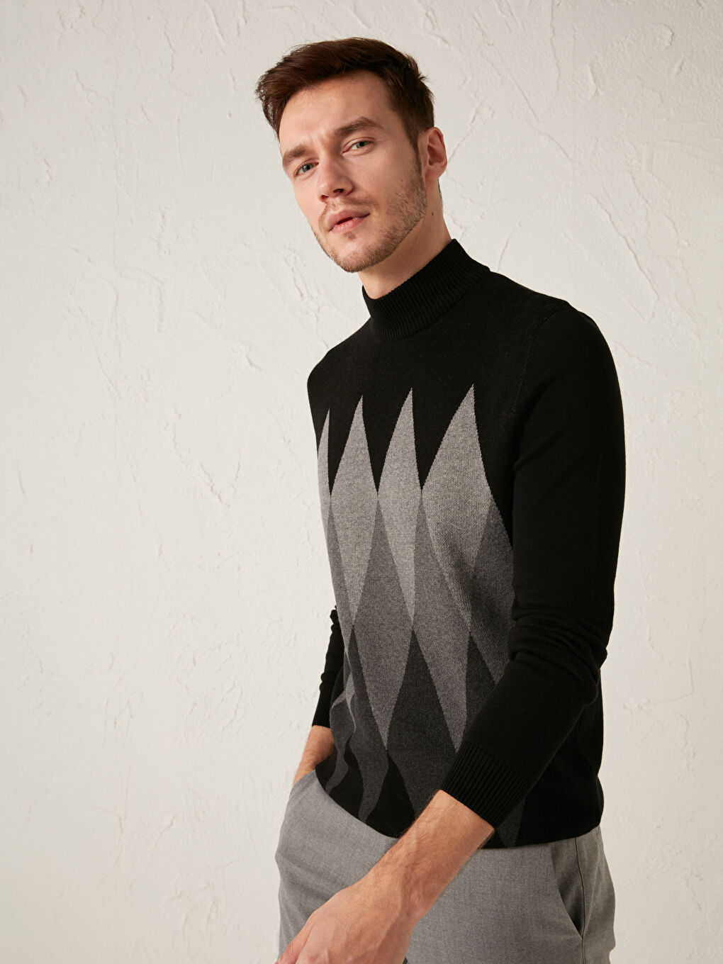 Жартылай биік жағалы ұзын жеңді принтті трикотаж жемпір