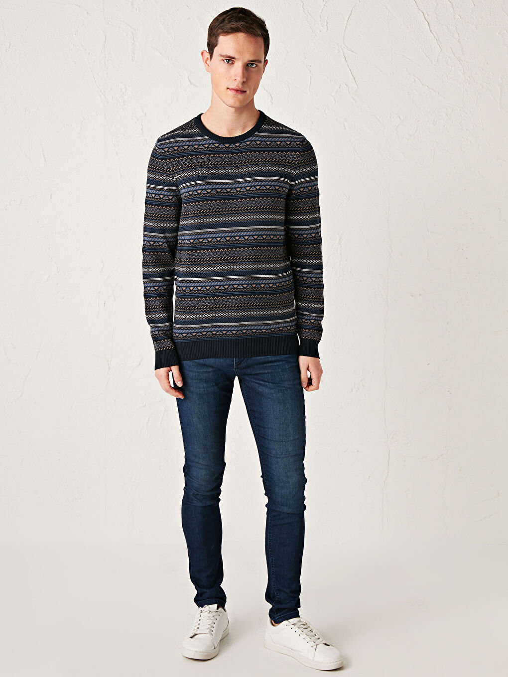 LCWAIKIKI Classic Crew Neck Figured Lightweight Tricot Jumper -0W7511Z8-D5E