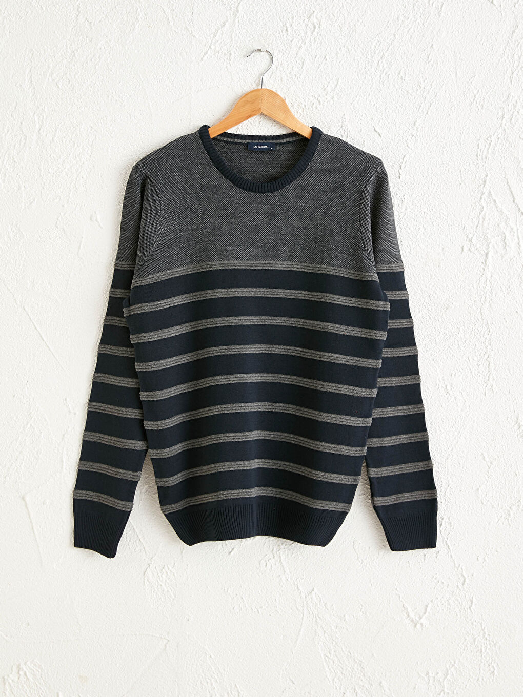 Полосатый Свитер с Круглым Вырезом из Легкого Трикотажа