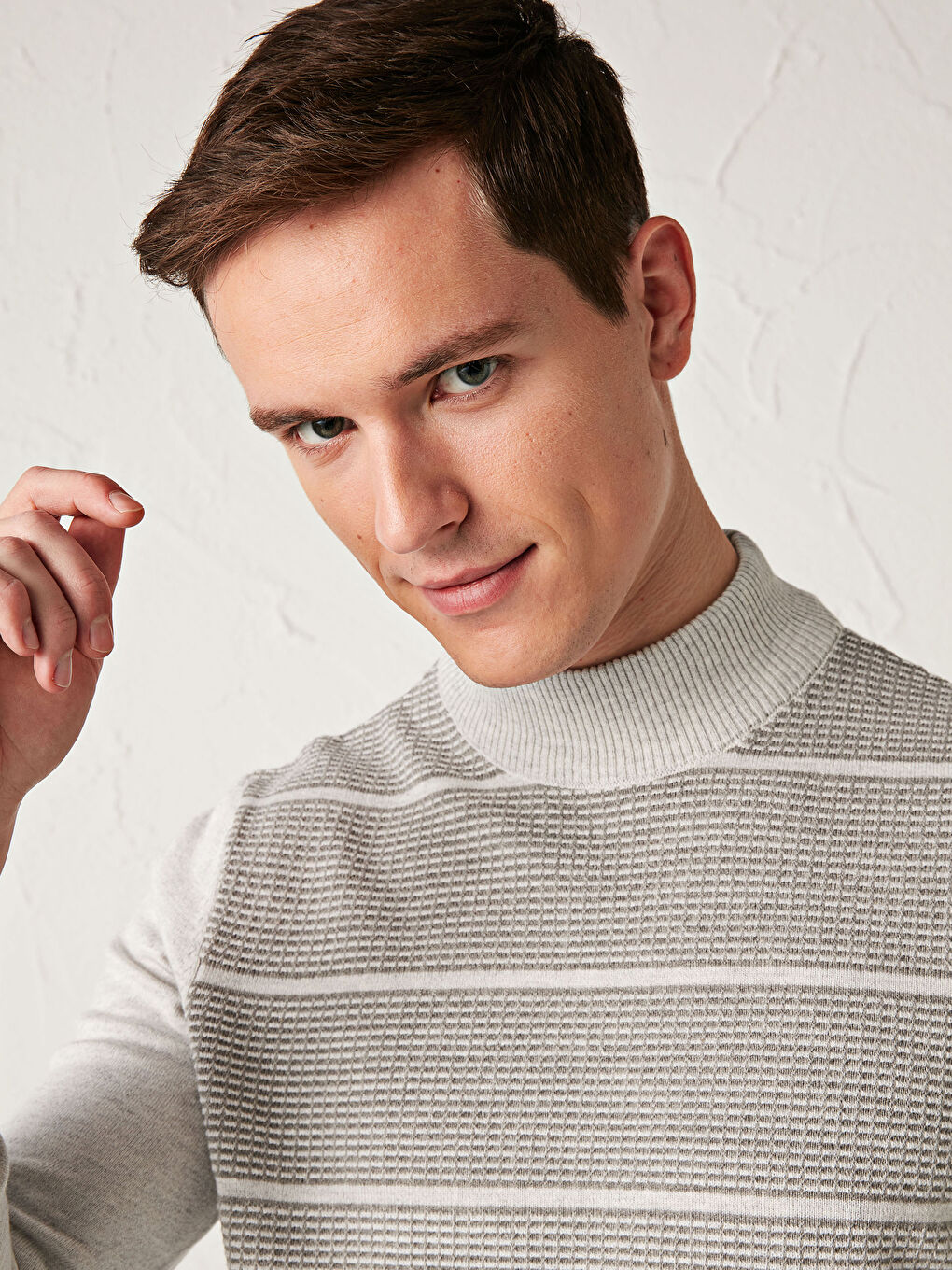 Bej Yarım Balıkçı Yaka Çizgili Triko Kazak