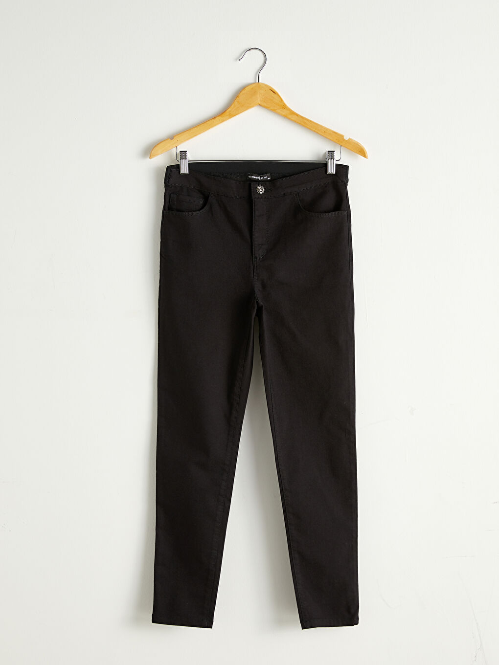 Брюки женские прямого кроя из габардина стандартной посадки