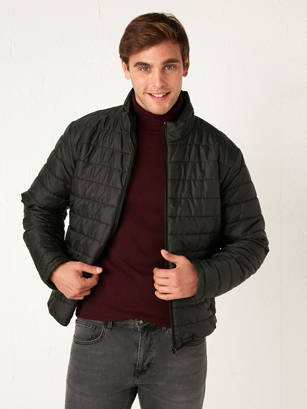 Siyah Rahat Kalıp Dik Yaka Erkek Şişme Mont