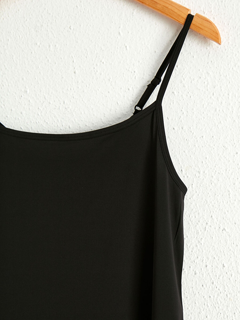 Siyah U Yaka Askılı Kadın Askılı Esnek Jüpon-1