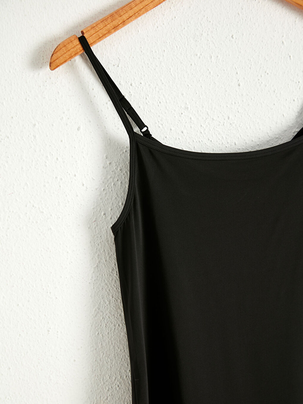 Siyah U Yaka Askılı Kadın Askılı Esnek Jüpon-3