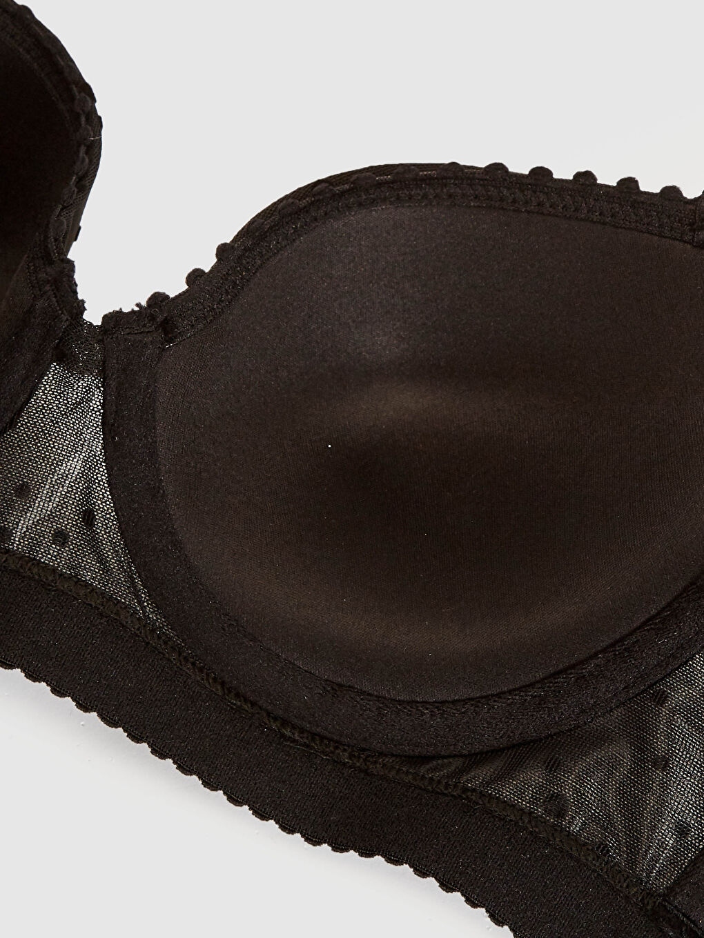 Siyah Yaka Detaylı Tam Dolgulu Dantelli Fantezi Sütyen-2