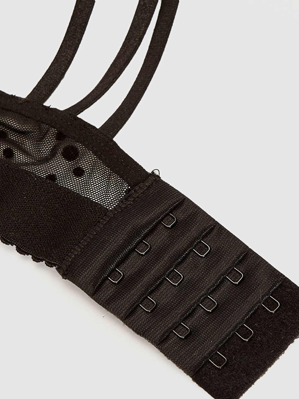 Siyah Yaka Detaylı Tam Dolgulu Dantelli Fantezi Sütyen-3