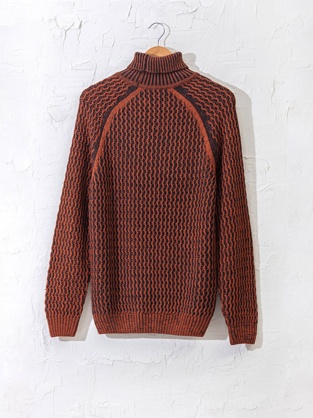 Светр звичайного крою з водолазкою з товстого трикотажу-1