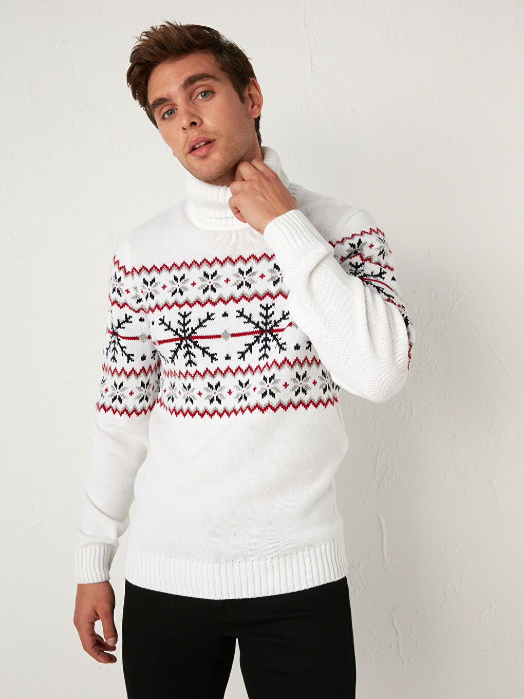 Pulover Tricotat cu Guler Înalt și Model-6