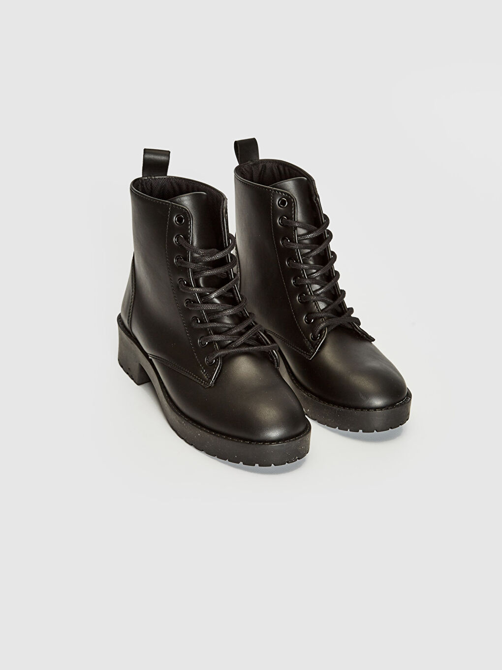 Siyah Kadın Bağcıklı Postal Bot