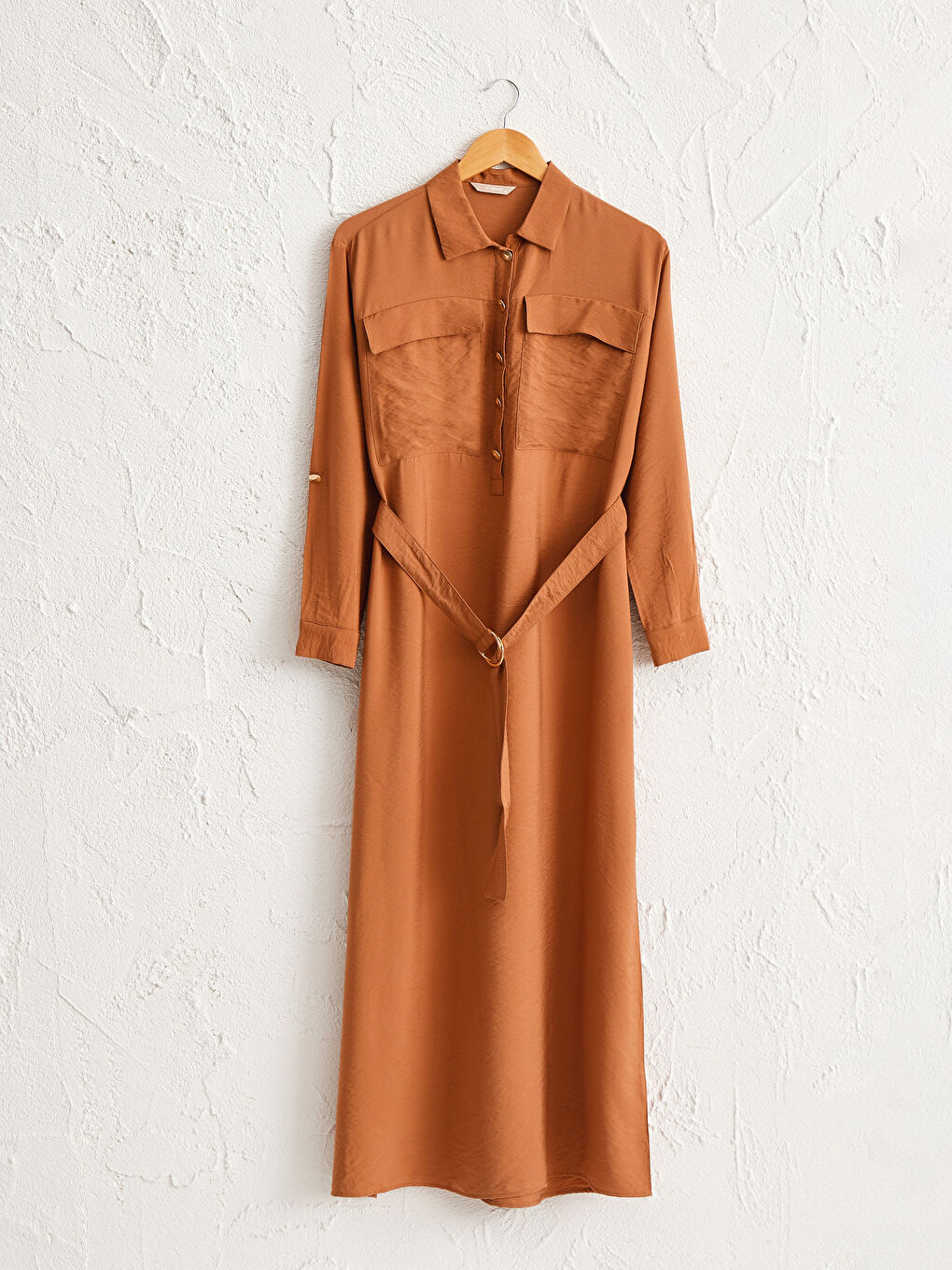 Kahverengi Kuşaklı Dokulu Kumaştan Elbise