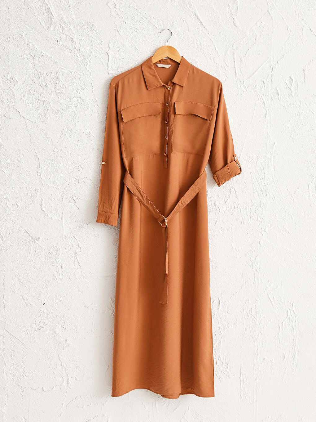 Kahverengi Kuşaklı Dokulu Kumaştan Elbise-1