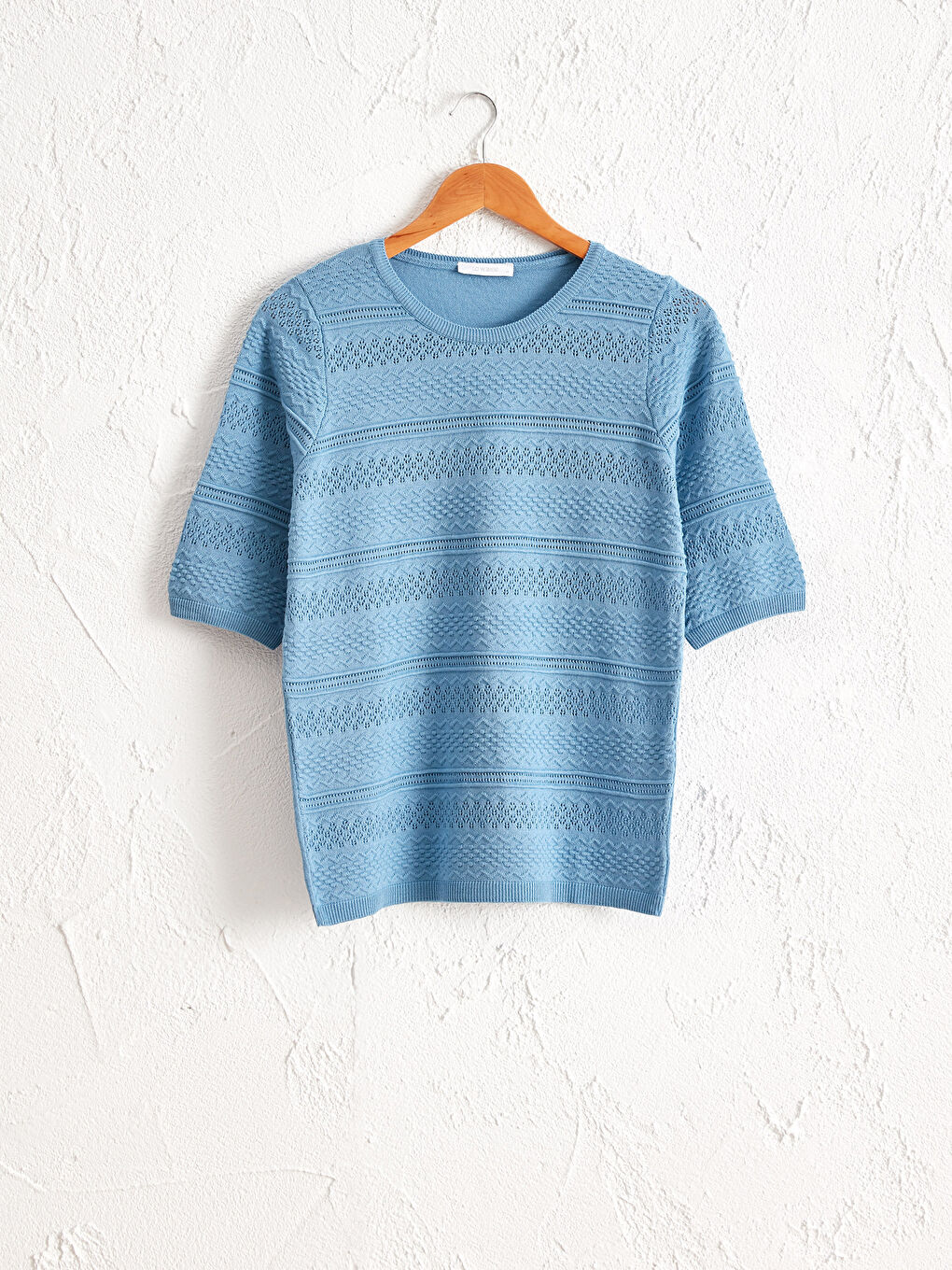 Легкий трикотажный джемпер с узором